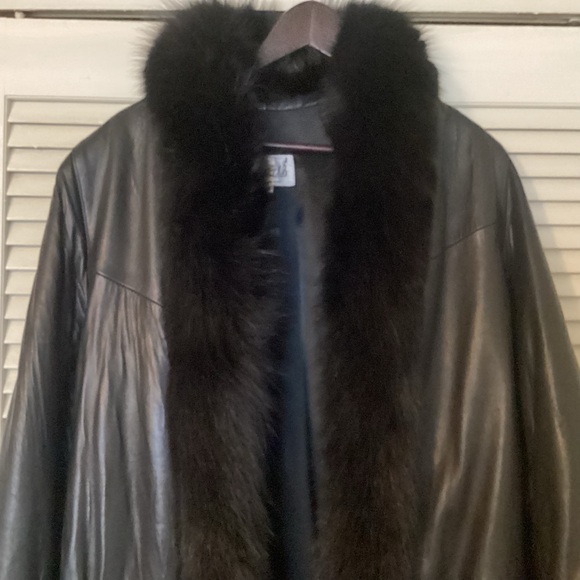 Damselle Luxurious Vintage Black Leather Coat with Fur Trim Women’s Size Medium - Picture 2 of 15